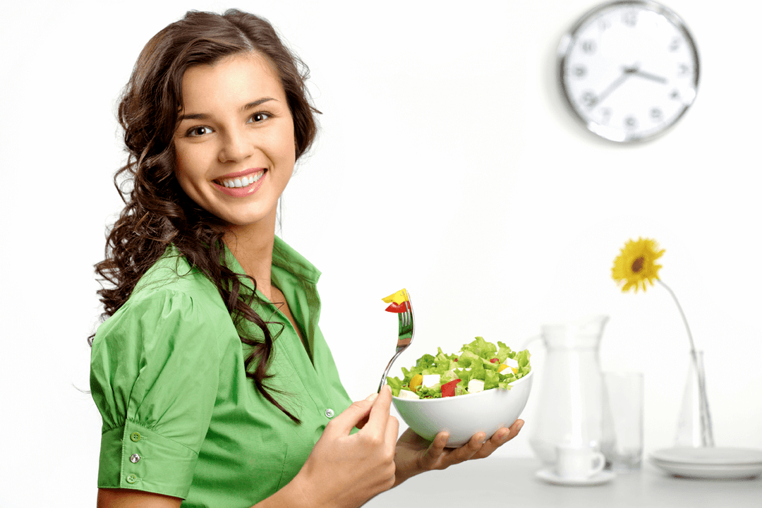 Comer ensalada de vexetais nunha dieta de tipo sanguíneo