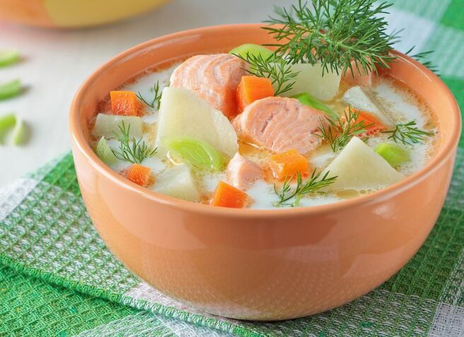 Sopa de salmón norueguesa para aqueles que queren perder peso coa dieta Dukan na fase de cambio ou fixación